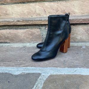 Tory Burch boot like NEW SIZE 9